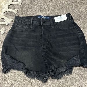 NEVER WORN- Curvy Ultra High-Rise Mom Shorts Ripped Black Hollister Shorts
